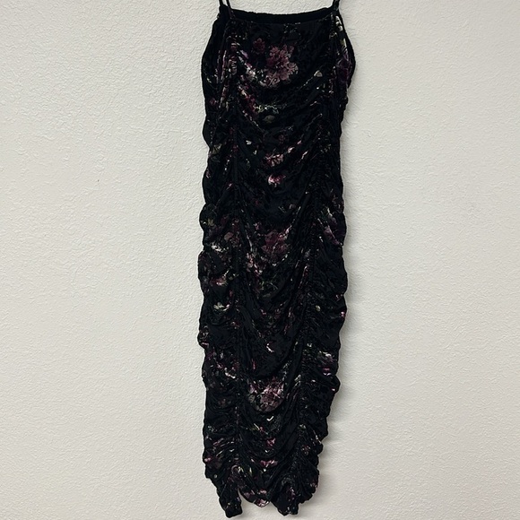 Urban Outfitters Velvet Floral Bodycon Dress size large - Picture 7 of 12